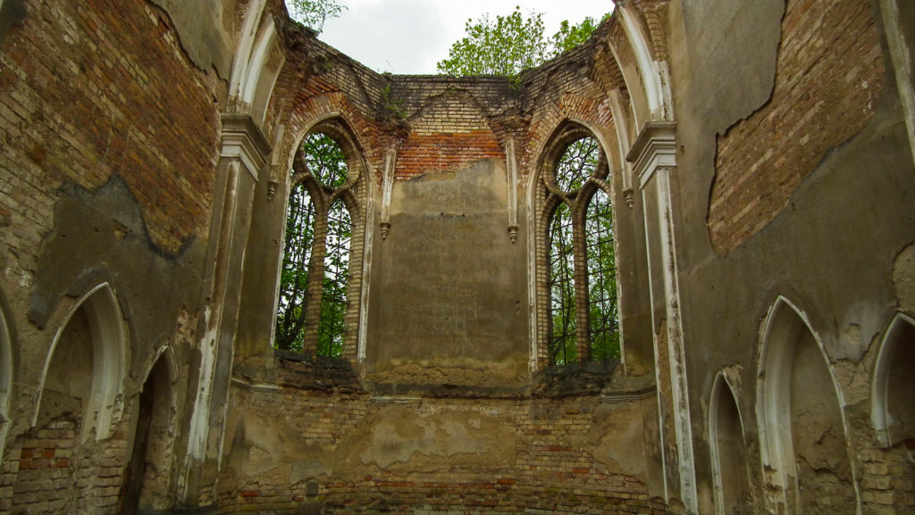 ruiny kościoła w Janówce